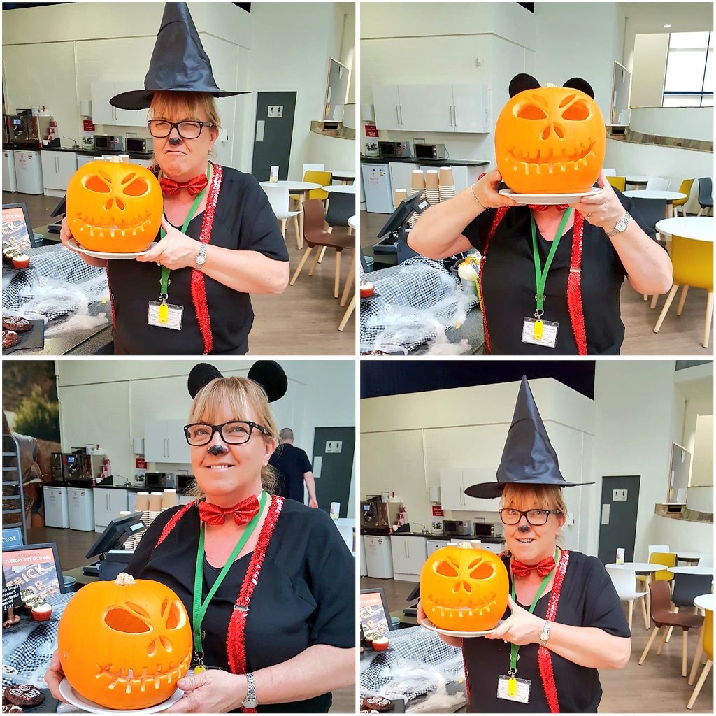 ken__moodie's tweet image. Happy Halloween 🕸🎃🦇🕷👻♠️😈
plus a satisfied customer purchasing one of our carved pumpkins #nowaste #halloween @BaxterStorey  @5cottyDD
