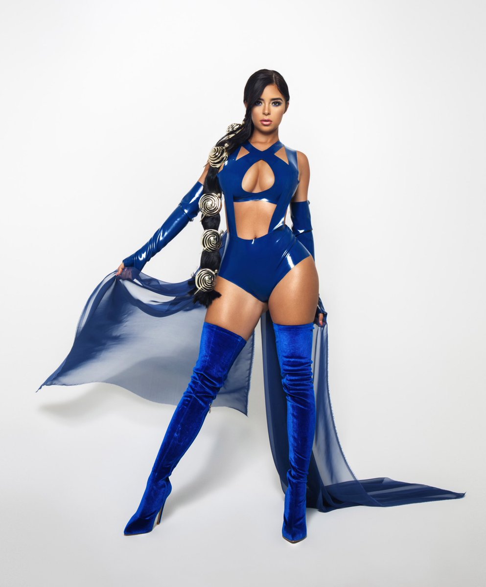 DemiRoseMawby's tweet photo. ⚔️💙Kitana💙⚔️ https://t.co/FCYW8PfJSy