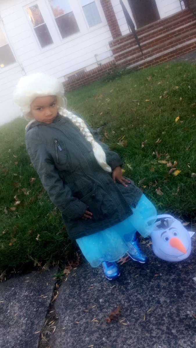 simxo_'s tweet photo. SERVINNNNNN FACE! ๐ข๐๐ฉ๐ค๐ผโ๏ธ๐ฌ #HelloElsa! #Frozen #Olaf https://t.co/VMLRTV8IWY
