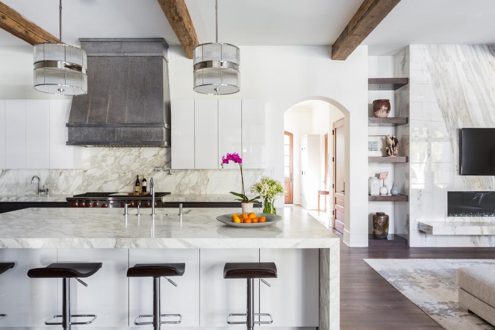 InnovativeKIT's tweet photo. Neutral #transitional #kitchen with rich veined marble that makes up the counter tops and waterfall counter top 👌🏼 https://t.co/mOJF8uL83B