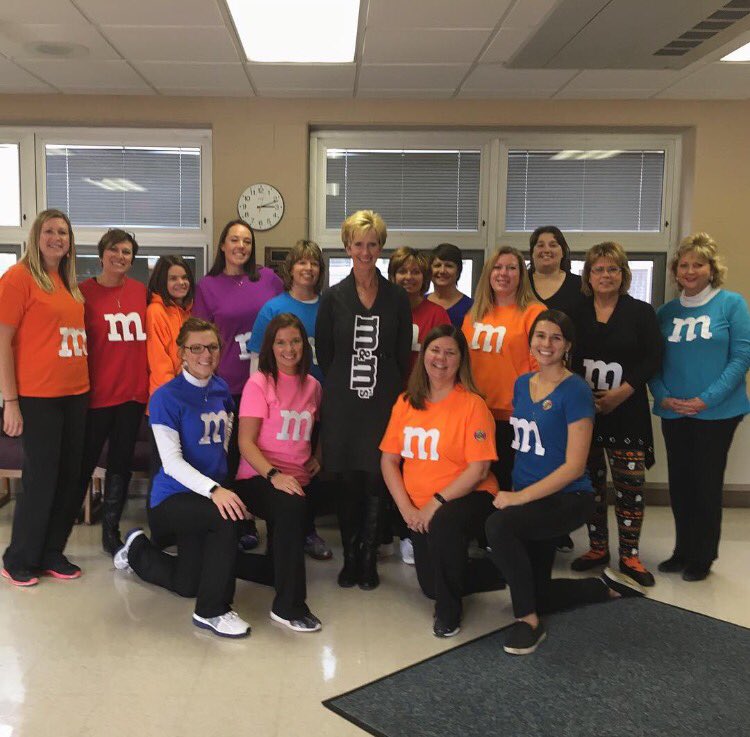 RP_Tharp's tweet photo. Rosedale Elementary's pack of M&amp;Ms!🎃 https://t.co/JFR8PpiuEy
