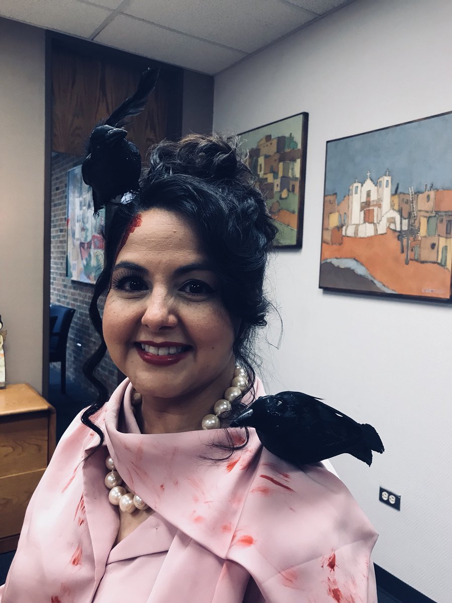 doctort2's tweet photo. @StMarysGSB @StMarysU welcome to the happy dark side of the world! #HappyHalloween2017 #RattlerFun https://t.co/3vgjNqExIR