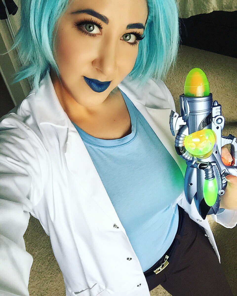 AshleySamour's tweet photo. Wubba Lubba Dub Dub! I'm Chick Rick! @RickandMorty @Harmontown @danharmon #ChickRick #FemaleRick Happy Halloween!!! πππ https://t.co/jSMSLTR9wo