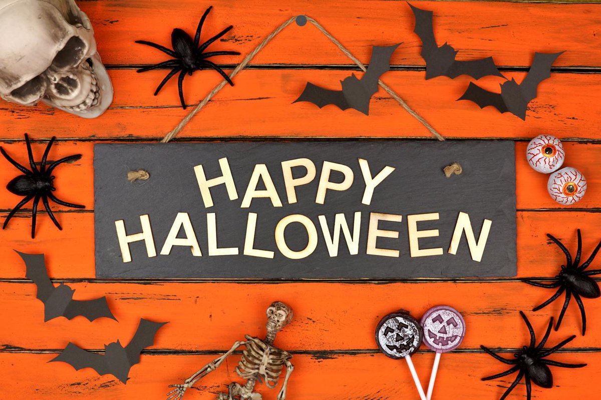 ReesioRocks's tweet photo. #HappyHalloween! *insert witchy laughter* https://t.co/iWM4nfqIN3