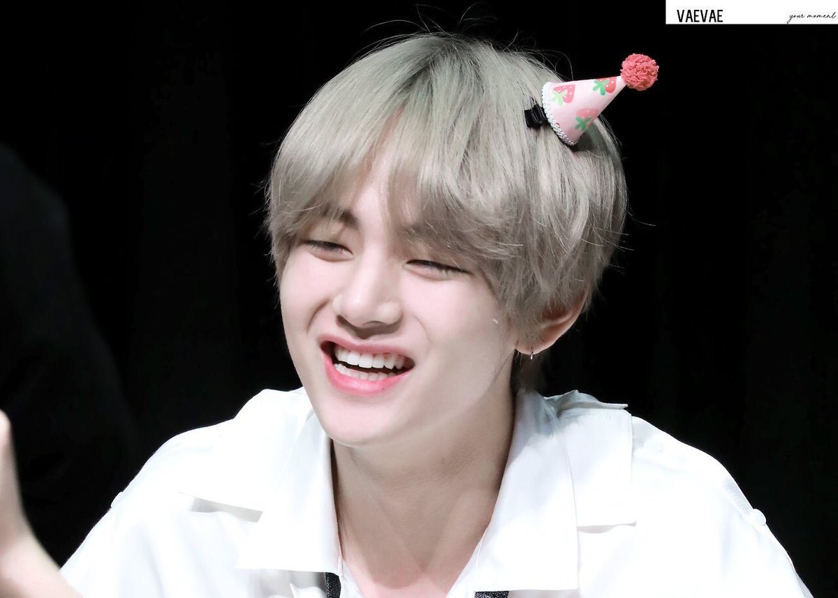 yananxbaby's tweet photo. Serán verdad los rumores q dicen q verte en persona es como ver al mismo ángel?
Q ver tu sonrisa es como ver el cielo?
Yo se q si✨
#Taehyung https://t.co/HRvJnUMPAs
