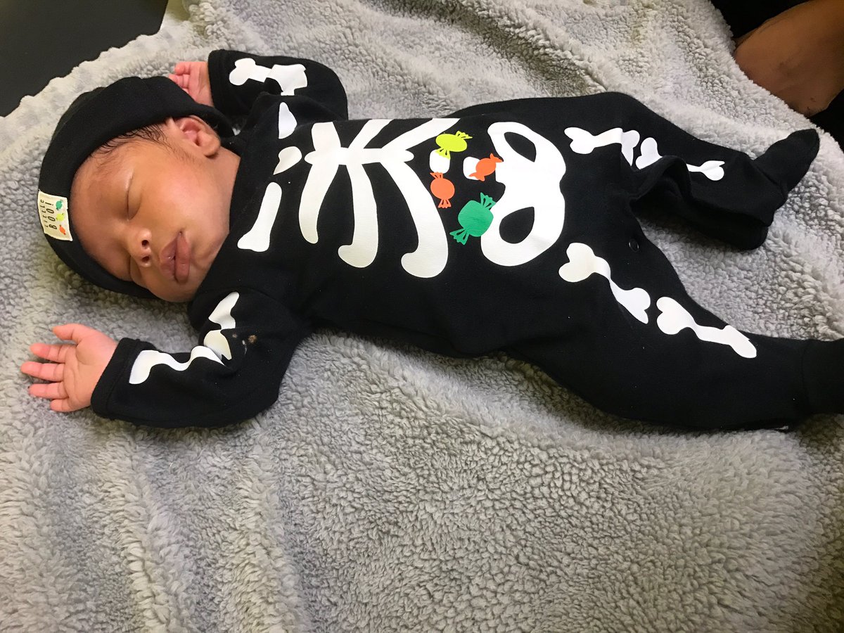 Hustlingloco's tweet photo. Baby Reese First Halloween #Halloween2017 #BabyFirstHalloween https://t.co/2Yy1PNSean