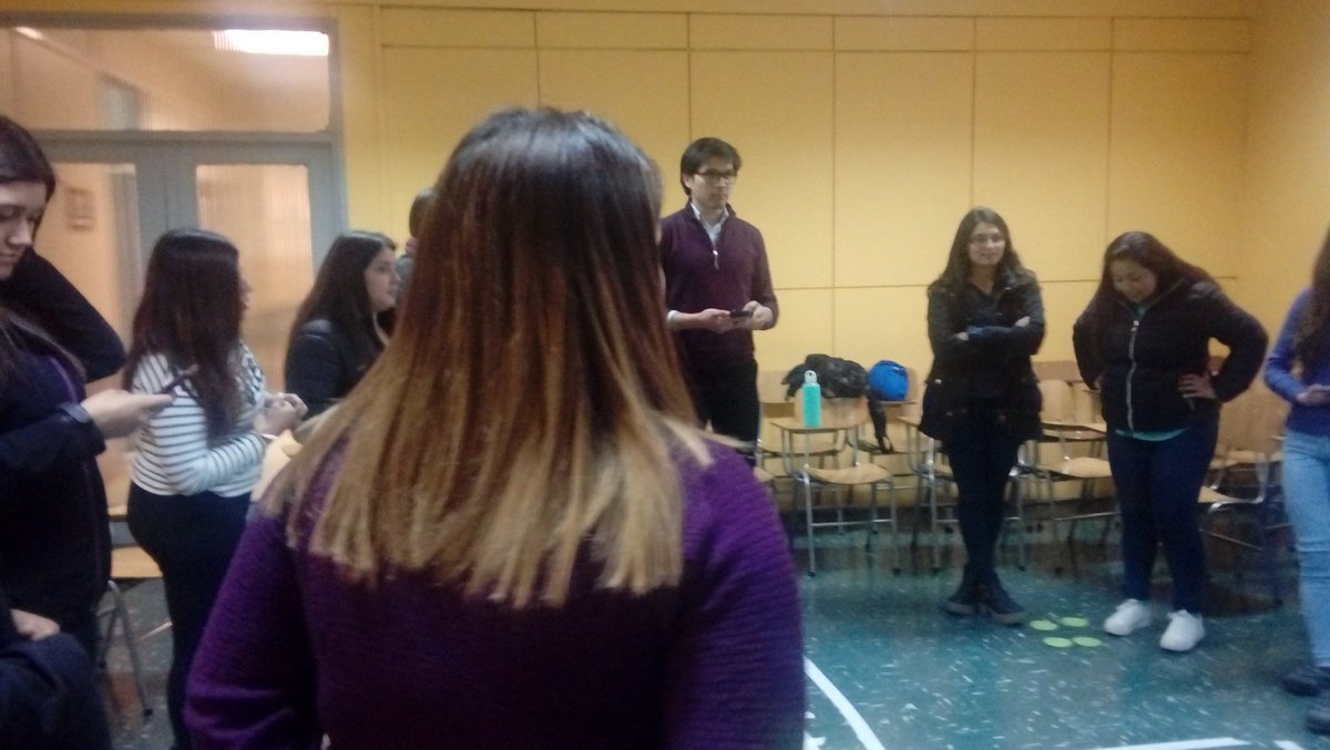Martha_UBB's tweet photo. Capacitación de Tutores #UBB jugando el ludo "Atravesando tu malla" preparamos la IV Inducción @YoSoyUBB https://t.co/3H8waysg0y