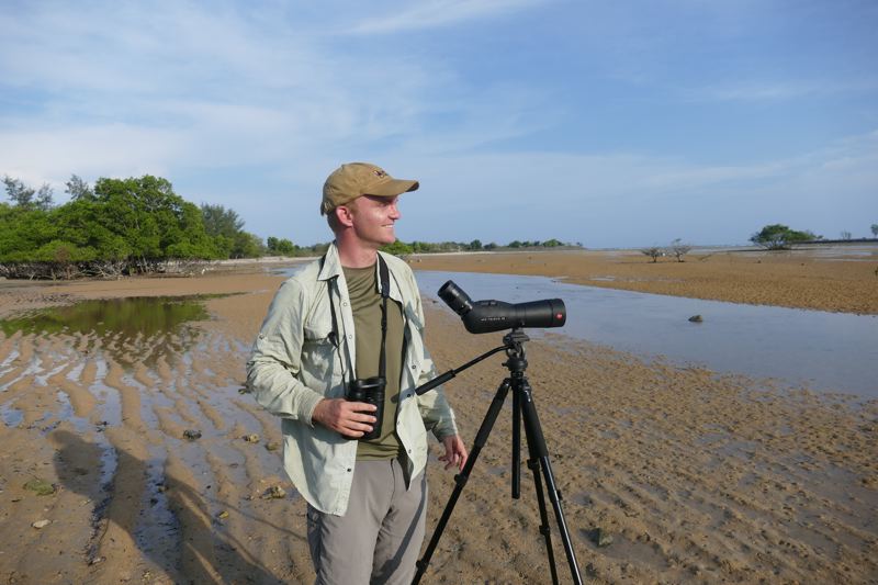 jenmomanderson's tweet photo. Oregon birdman @NoahStrycker sets world record, releases latest book, #BirdingWithoutBorders @audubonsociety #birds🐦🦉https://t.co/sr3vk9SLBH https://t.co/4z9KWIAmu5