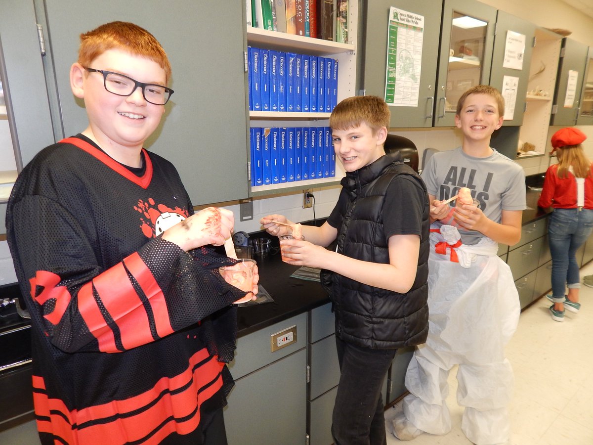 EGFCMS's tweet photo. Cool Science! #HappyHalloween2017 #CMSRules https://t.co/VzmXzNJ38A