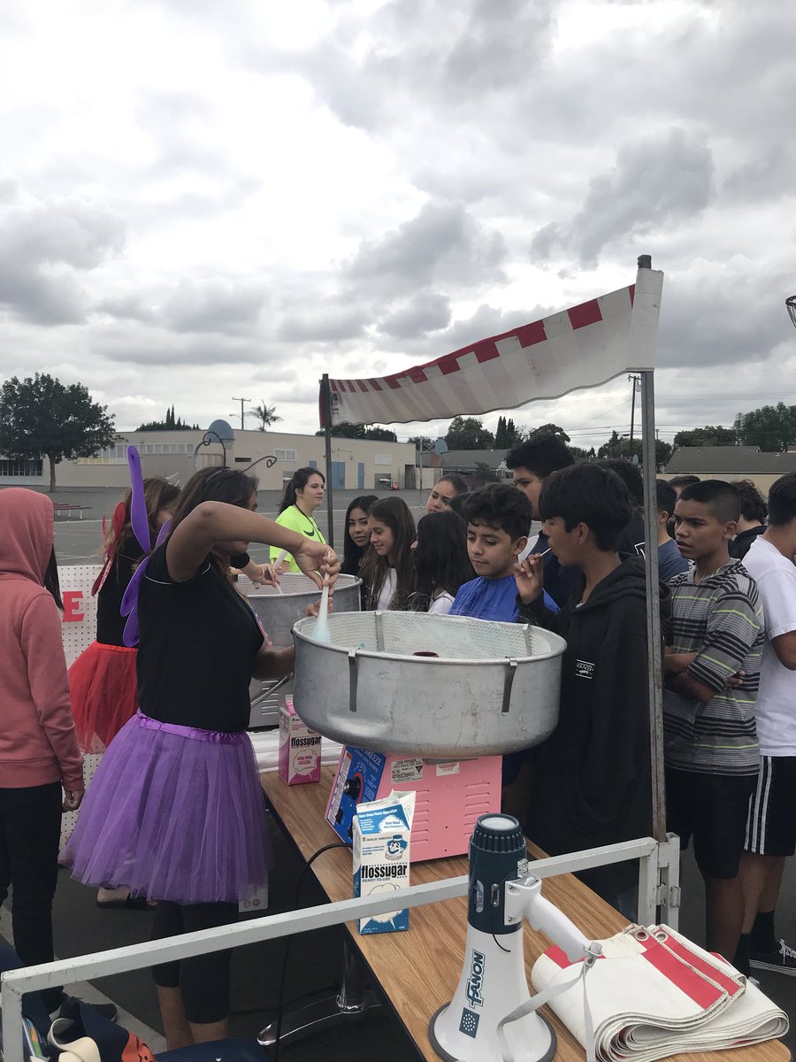 NicolasKnights's tweet photo. Enjoying cotton candy after playing games! #CODE2017 #PBIS #NicolasPride 🎪🎟🍬🍿 https://t.co/2CyHDIxnDP