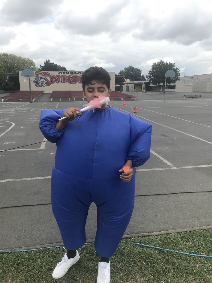 NicolasKnights's tweet photo. Enjoying cotton candy after playing games! #CODE2017 #PBIS #NicolasPride 🎪🎟🍬🍿 https://t.co/2CyHDIxnDP