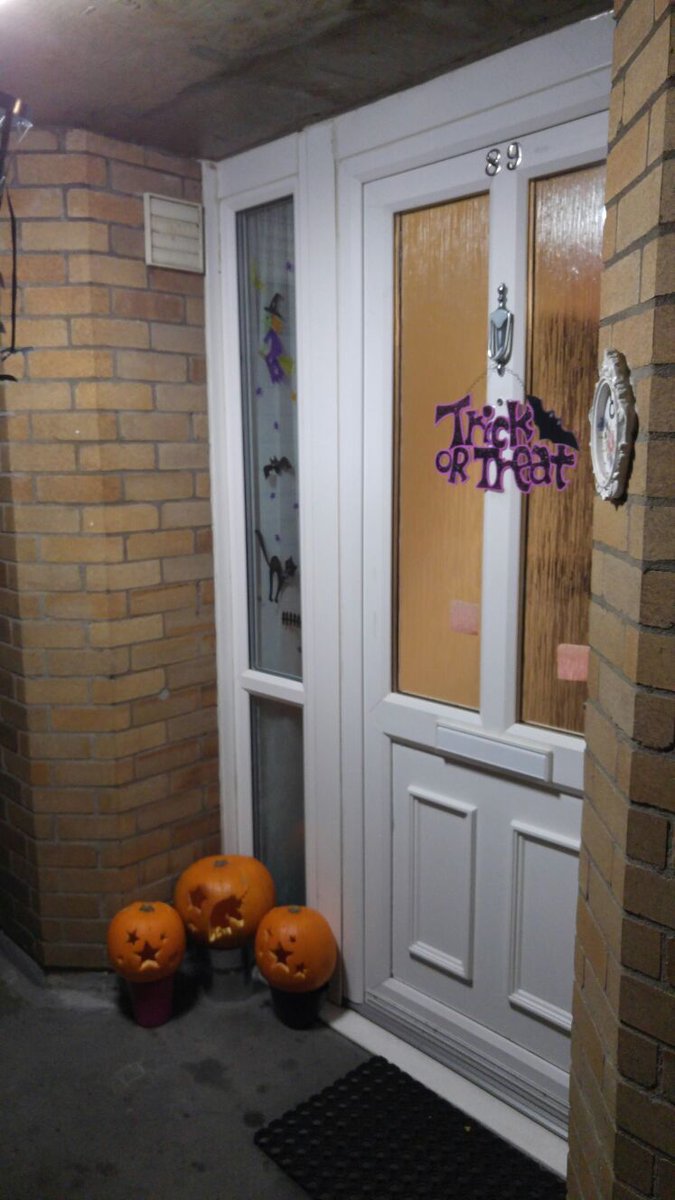 Neilbyrne's tweet photo. @collectsideshow Our humble little flat all decorated &amp; our pumpkind...only one in the complex that does anything
#SpookySideshow https://t.co/oWyap7bF70