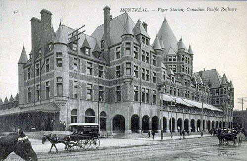 PlaceGareViger's tweet photo. Happy Halloween everyone... here's a throwback of the Gare when it was haunted (obviously the ghosts were friendly)! https://t.co/4ihXpvqofB