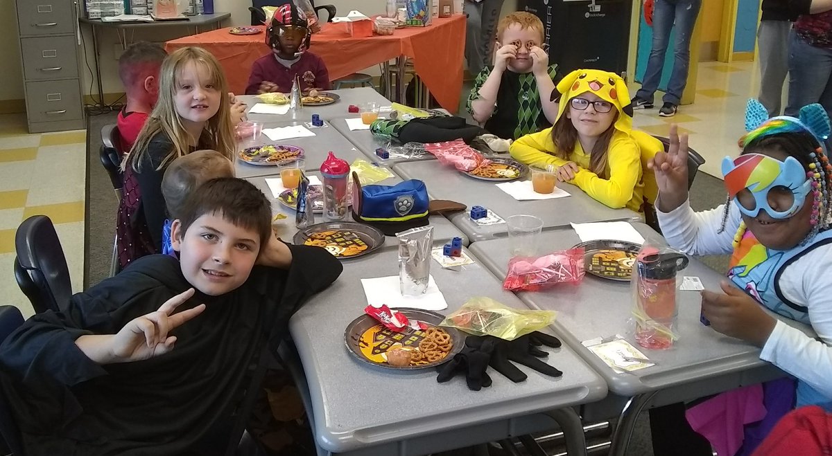 MrsValvo's tweet photo. Happy Halloween!! https://t.co/ymfyzduCo0