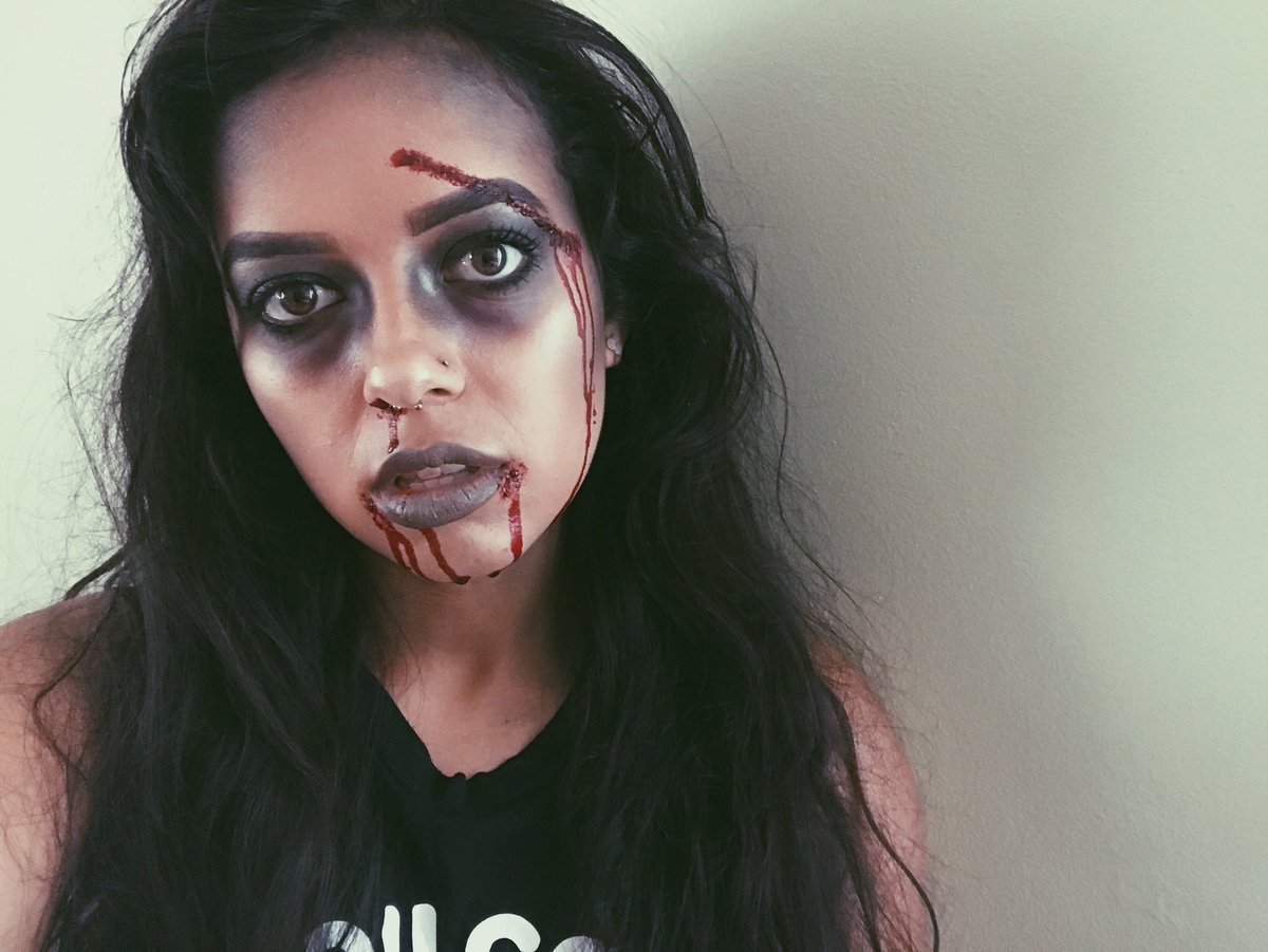 maaayasa's tweet photo. happy halloween 🖤👻 https://t.co/IpkhYYkatg