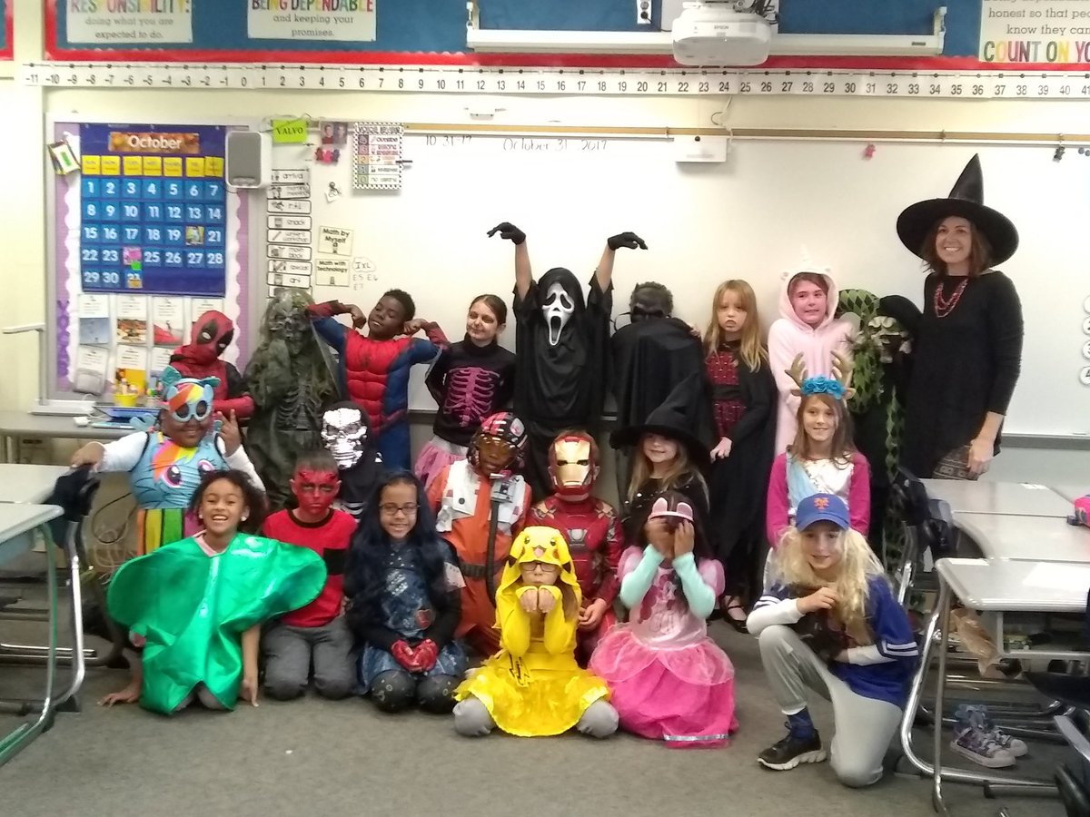 MrsValvo's tweet photo. Happy Halloween!! https://t.co/ymfyzduCo0