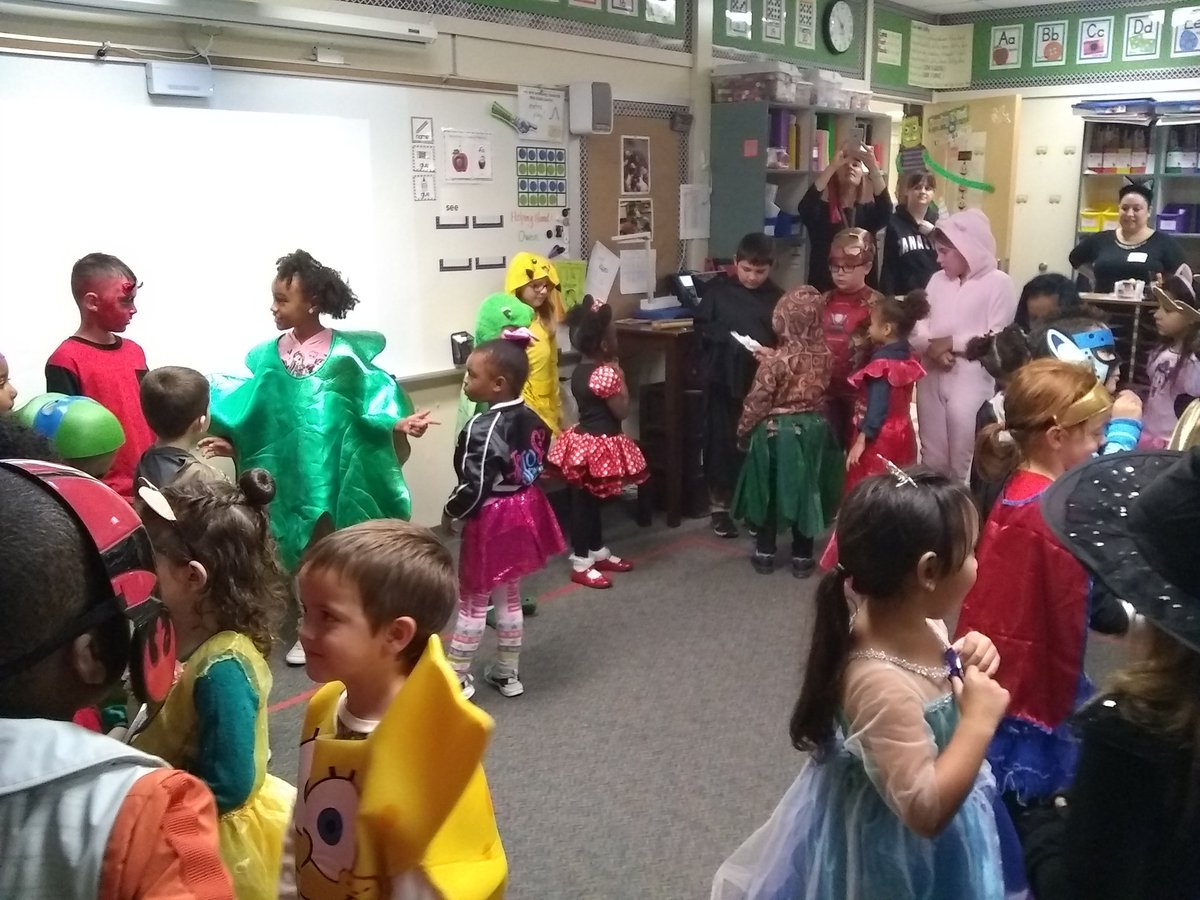 MrsValvo's tweet photo. Happy Halloween!! https://t.co/ymfyzduCo0