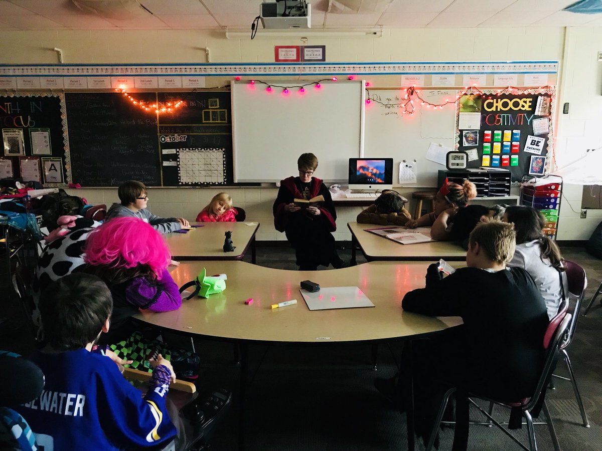 bw_teach's tweet photo. Harry Potter stopped by to read to our class today about being sorted at Hogwarts! #HarryPotter #Halloween2017 #MakeLearningFun https://t.co/7kxlk2Bzhj