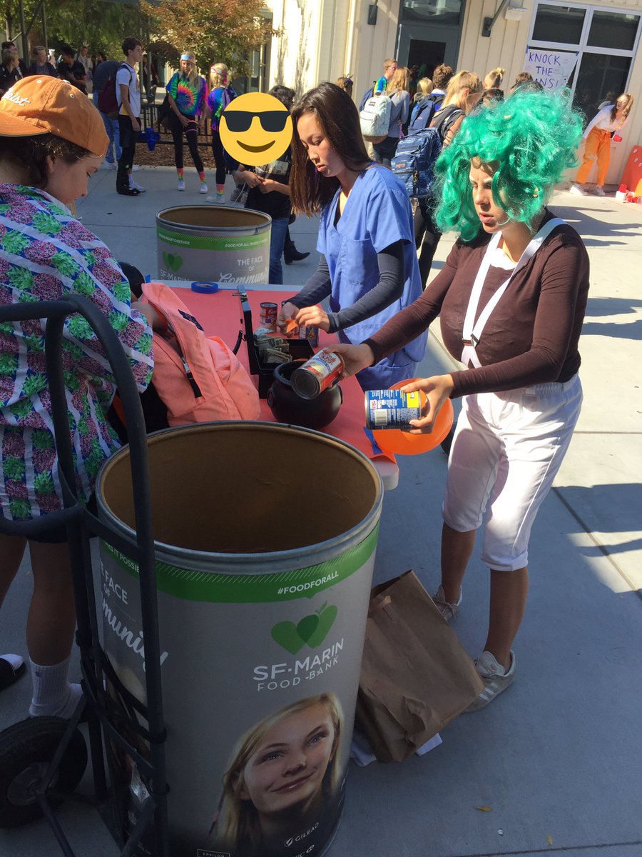 Gmarieleg's tweet photo. Leadership 8 brought the spook and sparkle at the Halloween Carnival! Tickets were purchased with food cans to Benefit the Marin Food drive! https://t.co/gJHMac9gcT