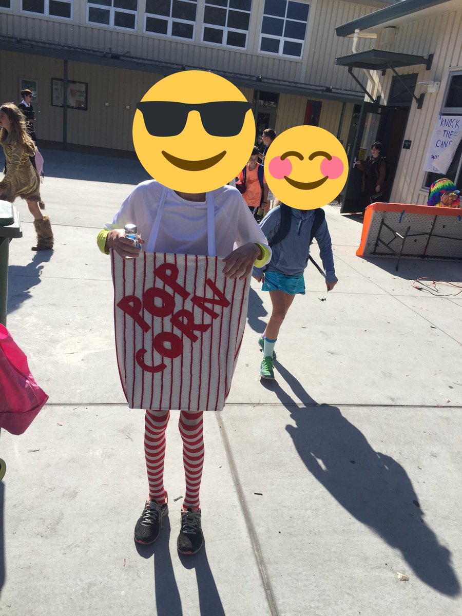 Gmarieleg's tweet photo. Leadership 8 brought the spook and sparkle at the Halloween Carnival! Tickets were purchased with food cans to Benefit the Marin Food drive! https://t.co/gJHMac9gcT
