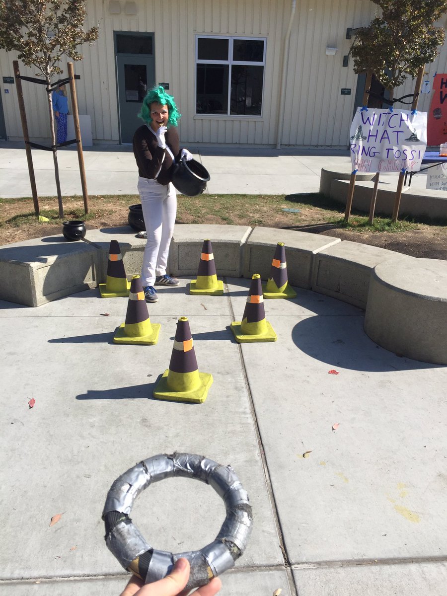 Gmarieleg's tweet photo. Leadership 8 brought the spook and sparkle at the Halloween Carnival! Tickets were purchased with food cans to Benefit the Marin Food drive! https://t.co/gJHMac9gcT