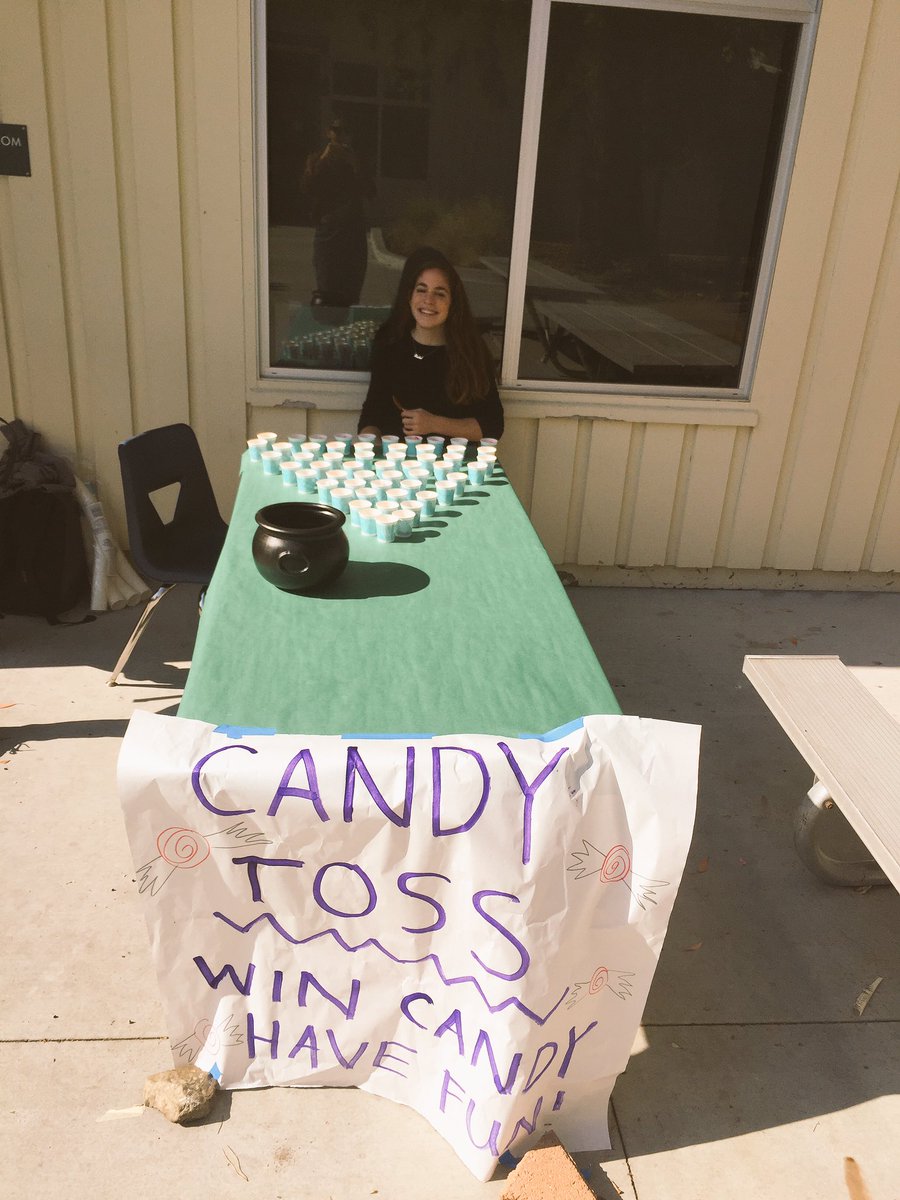 Gmarieleg's tweet photo. Leadership 8 brought the spook and sparkle at the Halloween Carnival! Tickets were purchased with food cans to Benefit the Marin Food drive! https://t.co/gJHMac9gcT