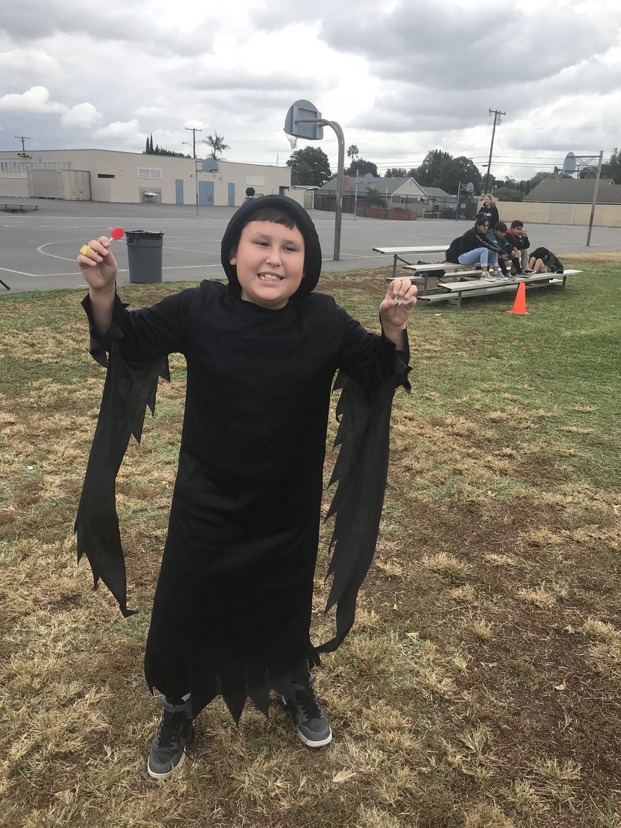 NicolasKnights's tweet photo. More great costumes from our Knights! #PBIS #CODE2017 #NicolasPride 🎃 https://t.co/54lXaLw1N2