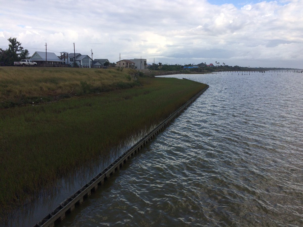 cmisheetpiling's tweet photo. This wave break is over a decade old, installed back in 2004 it recently took a direct hit from #HurricaneHarvey. ShoreGuard is #TexasStrong https://t.co/7OPfdoUrXW
