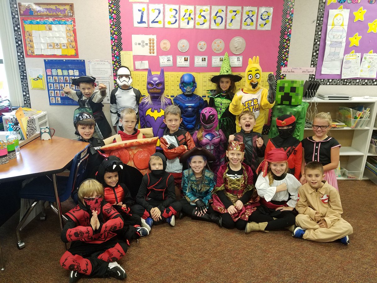 TexLomax's tweet photo. What a good-looking crew! Happy Halloween! #wheelerway @MillardPS https://t.co/gQmhIqKG4N