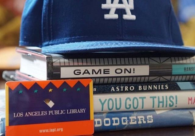 L.A., Houston Public Libraries Caught In Epic Battle of 'Book Spine Poetry Trash' laist.com/2017/10/31/lib…