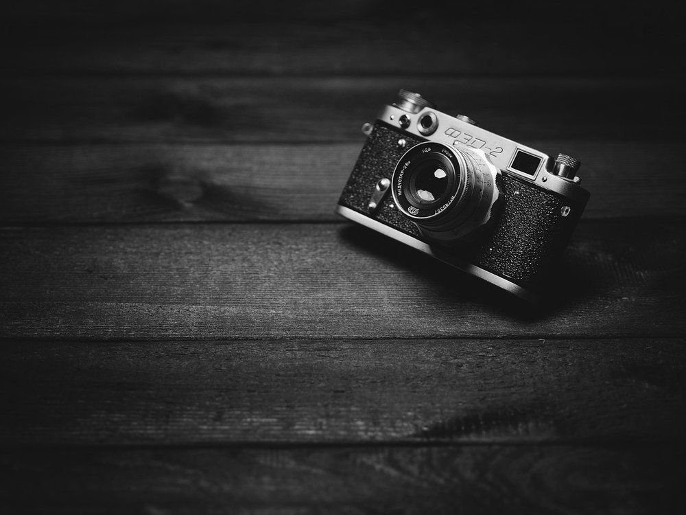 Social_Em's tweet photo. Read the @exaqueo’s #HowTo series post on How to Capture Employee Photos Through a More Strategic Lens: https://t.co/twM0XoXRsV #EBLearning https://t.co/QyIGvWkMsG