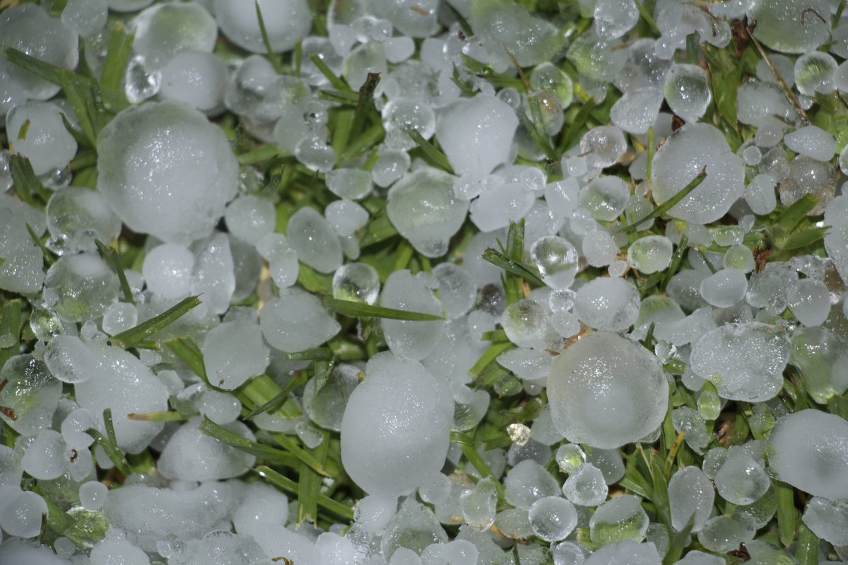 JoeWoodsPCI's tweet photo. Don’t be victim by a dishonest contractor following a #hailstorm! Here are some important tips to follow 
https://t.co/sOrsa88QVZ https://t.co/GuTtUpAagm