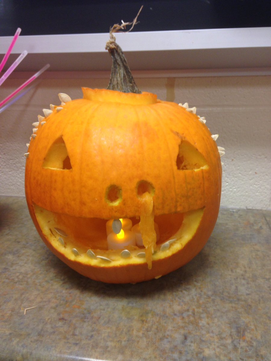 LDubsGatestone's tweet image. Pumpkin Carving Contest! #colourchallenge #class78