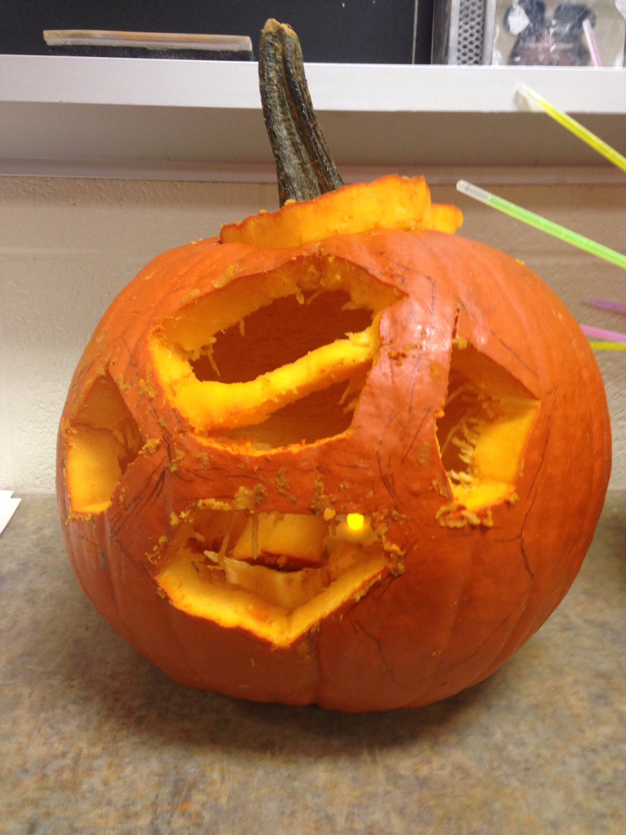 LDubsGatestone's tweet image. More Pumpkin Carving Contest! #colourchallenge #class78