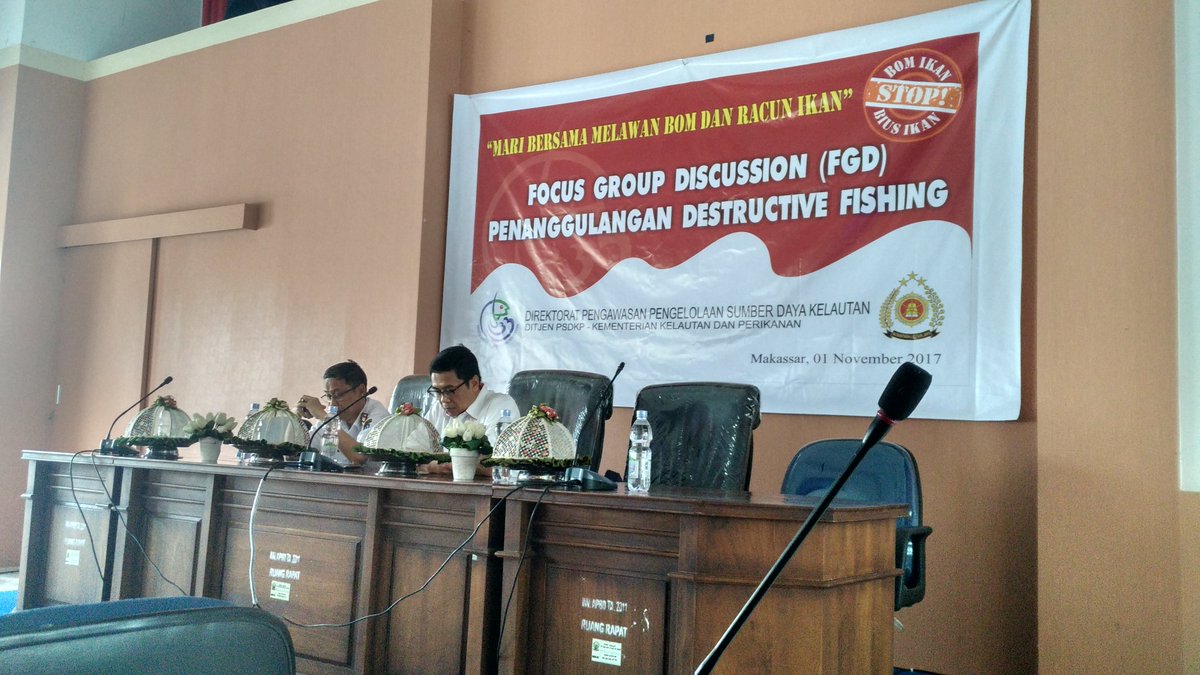 mattirofish's tweet photo. Telah berlangsung FGD Penanggulangan Destructive Fishing Sul-Sel.@humaspsdkp.@DitjenPRL.@BKIPMMakassar.@bpspl_makassar.@WWF_ID.@satgas115 https://t.co/c2JIfCcgFi