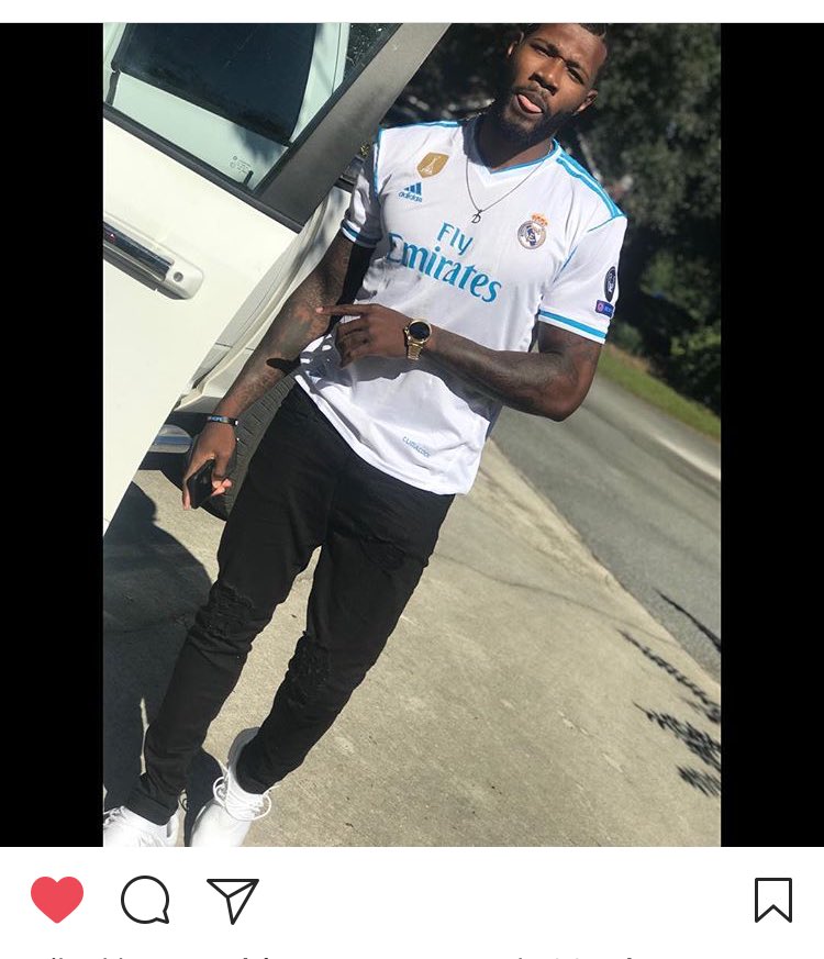 excusemelee_'s tweet photo. WHO DOES MY EX THINK HE IS?! I’m about to hit him with the “hey bighead”. https://t.co/qRb2YjqZYO