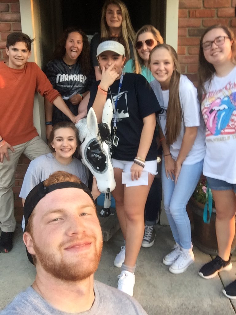 jaspercrew_dc's tweet photo. Throwback to Jasper Crew Scavenger Hunt last year!
•
Selfie with a donkey equals 10 points!📸 https://t.co/7Qkrwh6OZz