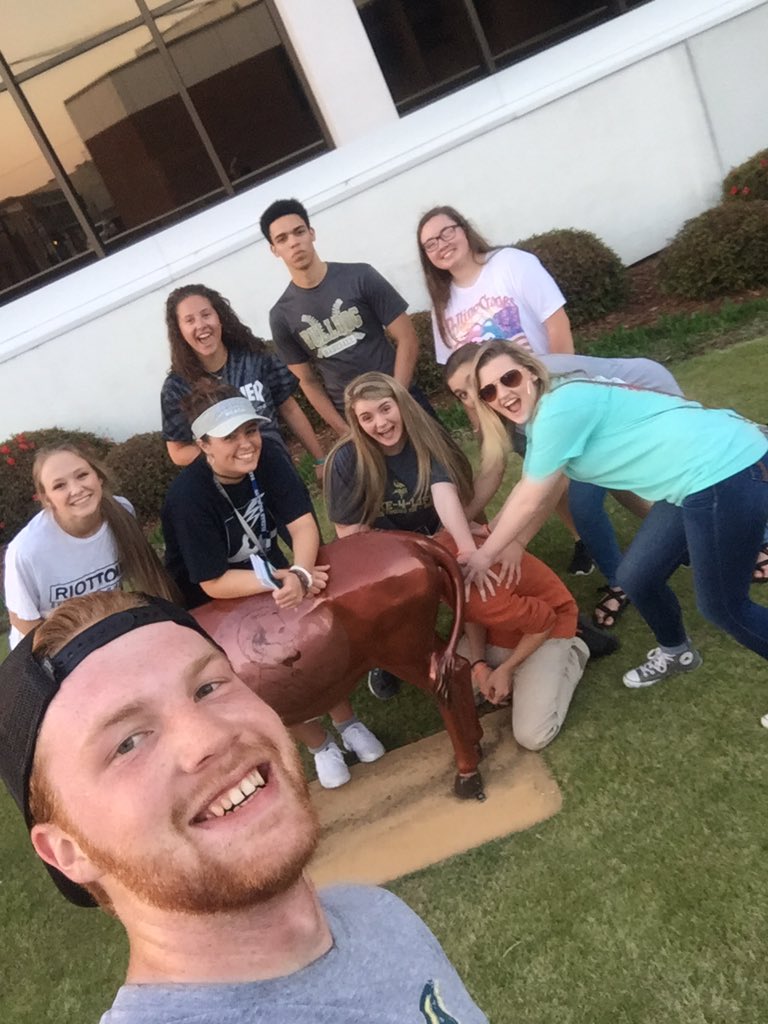 jaspercrew_dc's tweet photo. Throwback to Jasper Crew Scavenger Hunt last year!
•
Selfie with a donkey equals 10 points!📸 https://t.co/7Qkrwh6OZz