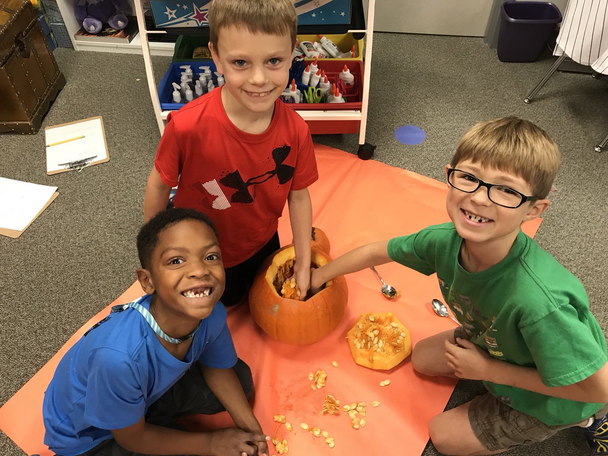 angela_loverde's tweet photo. Math/Science Pumpkin Lab! #teamworkfun #rrepride #rrerhinos https://t.co/2kYGNsYs6O