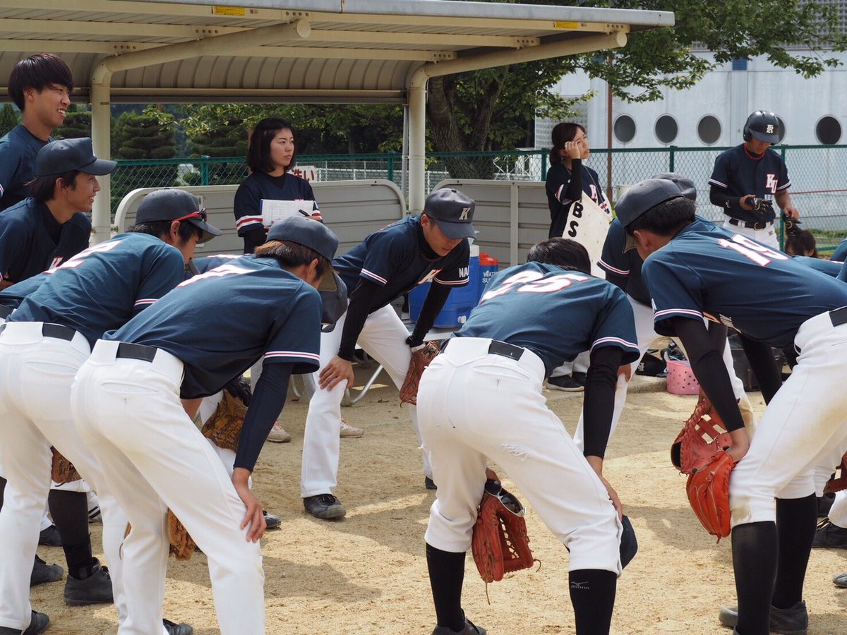 Kio_2018's tweet photo. 3回生が秋のリーグ戦で引退して、新チームが始まりました！それに伴い主将、副主将の変更をお伝えします！
主将
本田竜也(八尾)→佐々木大地(市岡)
副主将
久保友樹(伊丹西)→高下暁平(国泰寺)
築山直史(桜宮)→稲垣慎太郎(奈良北)
に決まりました！
応援よろしくお願いします😌😌😌 https://t.co/sg8B6vkrEO