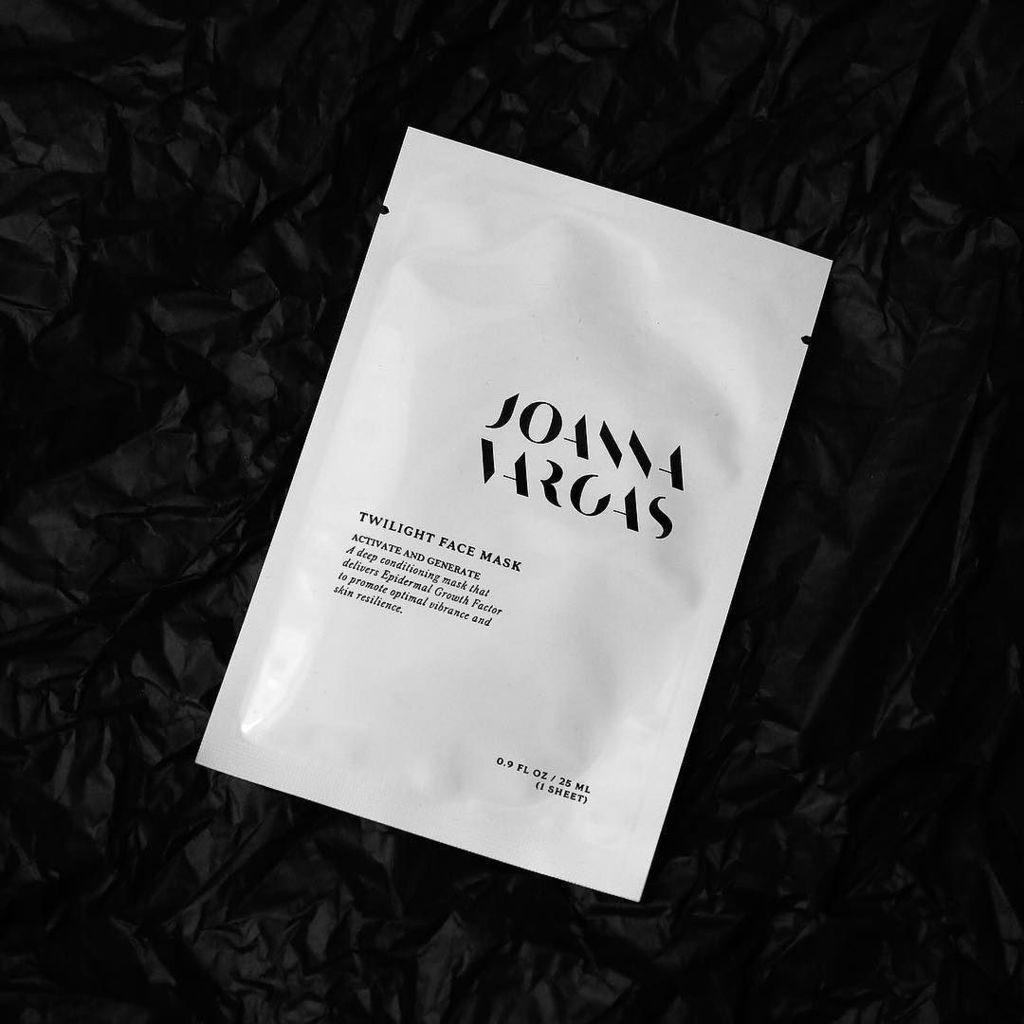 JVSkinCare's tweet photo. The only mask you need post-Halloween is Joanna Vargas Twilight Face Mask. 🖤🎃🖤 #skincaretips #skincare #makeuptuto… https://t.co/1gHHlom8Xt https://t.co/uR0fxUaUVa