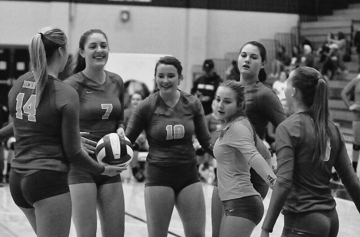 alixxellis's tweet photo. Wouldn’t trade this incredible journey for anything. Thanks to my squad for showing me the best of times. I’ll love you forever. #DAVB 💙💛🏐 https://t.co/nh09A4oax3