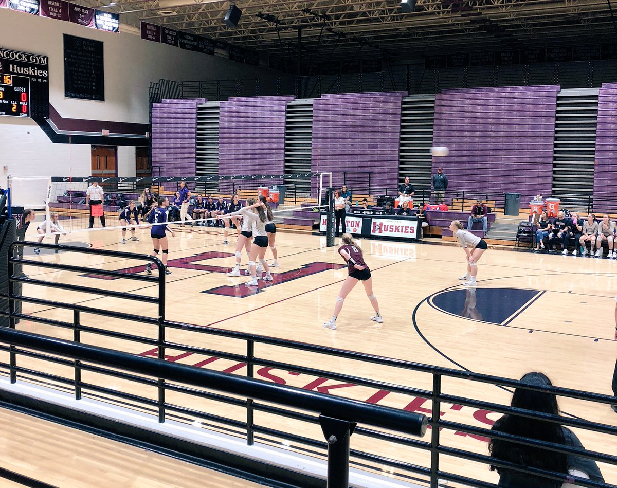 Let's gooooo <a href="/huskiesvb1/">Hamilton Volleyball</a> !!!! First round of playoffs!! #RoadToState #HuskieFamily #HuskiesFirst