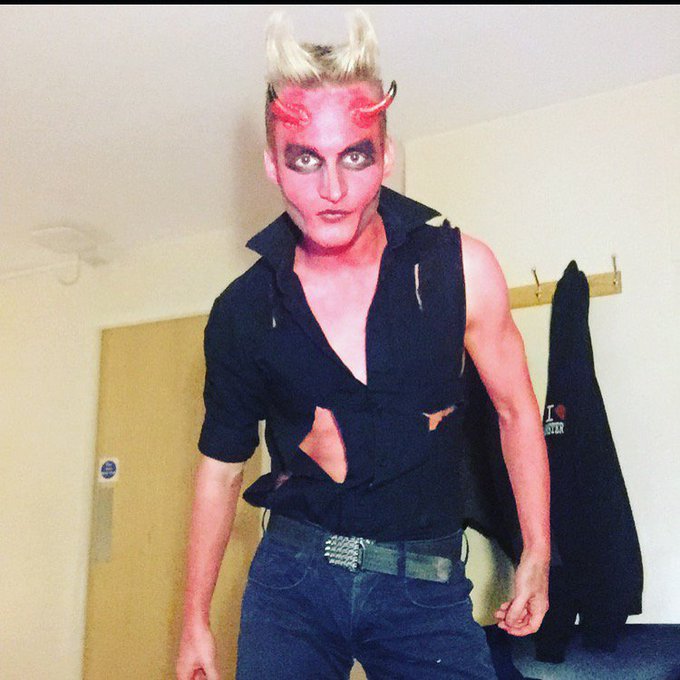 Happy Halloween ?????? https://t.co/PTKaw2OtlI