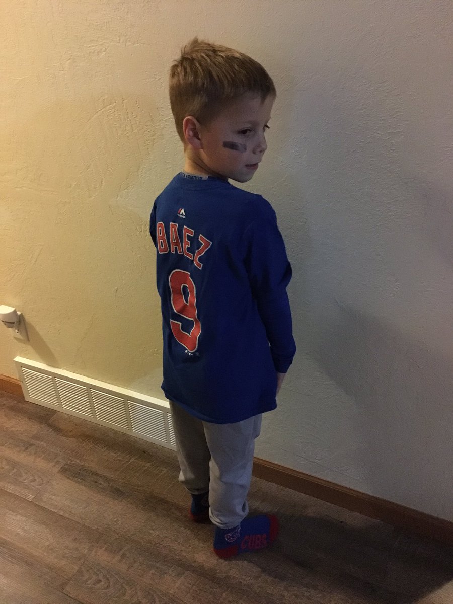 mrso1513's tweet photo. Trick or treating with a cub today!  @Cubs @javy23baez https://t.co/8ZR9KiH0Sg