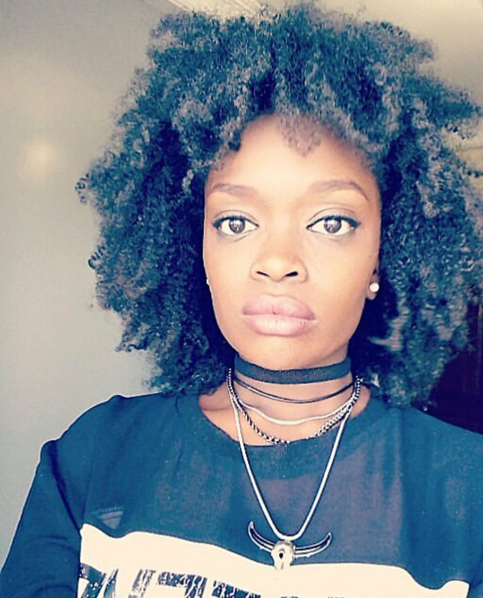 AwaBD's tweet photo. Yup les cheveux crépus sont si versatiles #PosteTesCheveux https://t.co/iiagIp4q4K