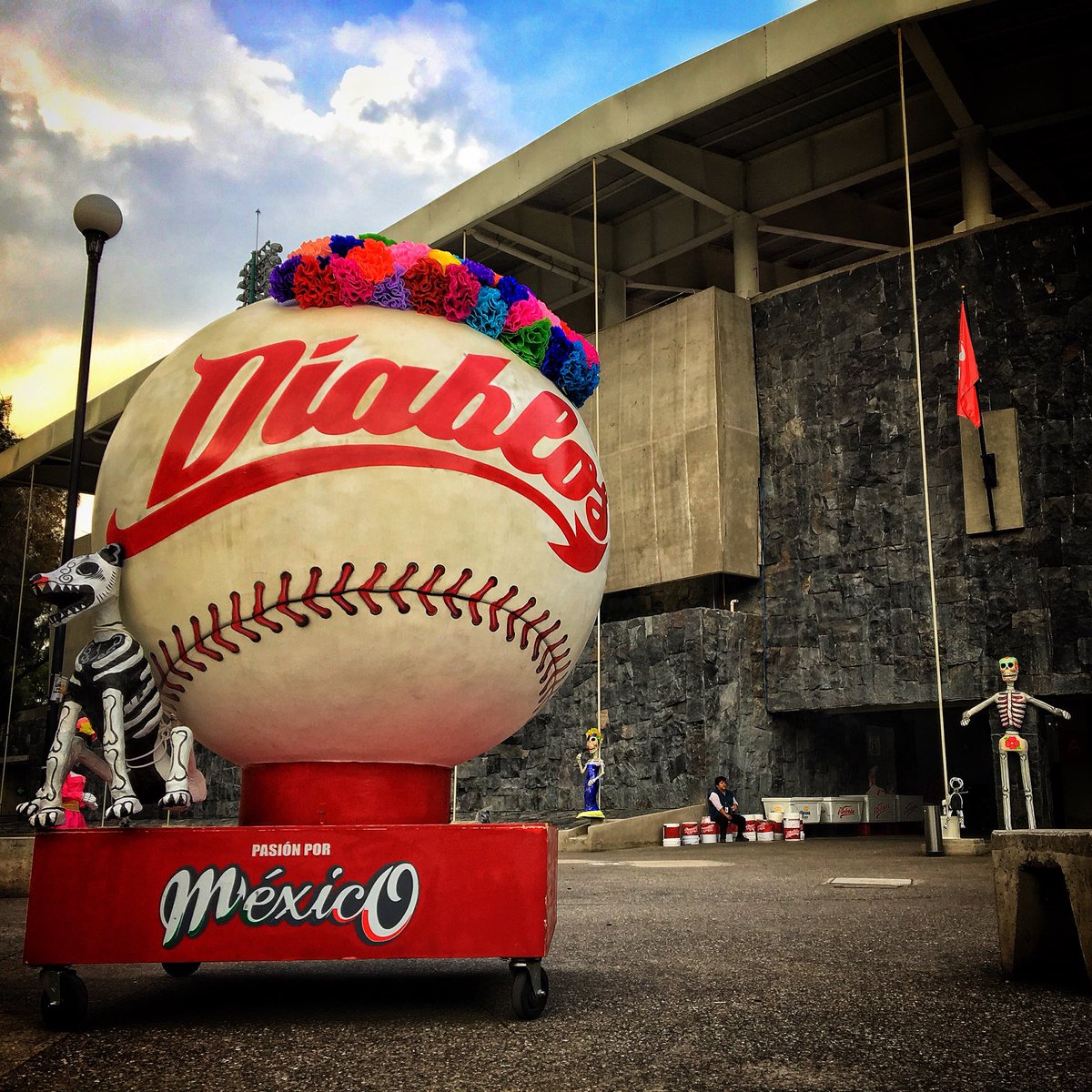 DiablosRojosMX's tweet photo. Estamos listos para nuestra Semana de Día de Muertos 🎃🤡👻💀👺
#InfiernoEnInvierno 🔥 ❄️ https://t.co/YjdGesOmVC