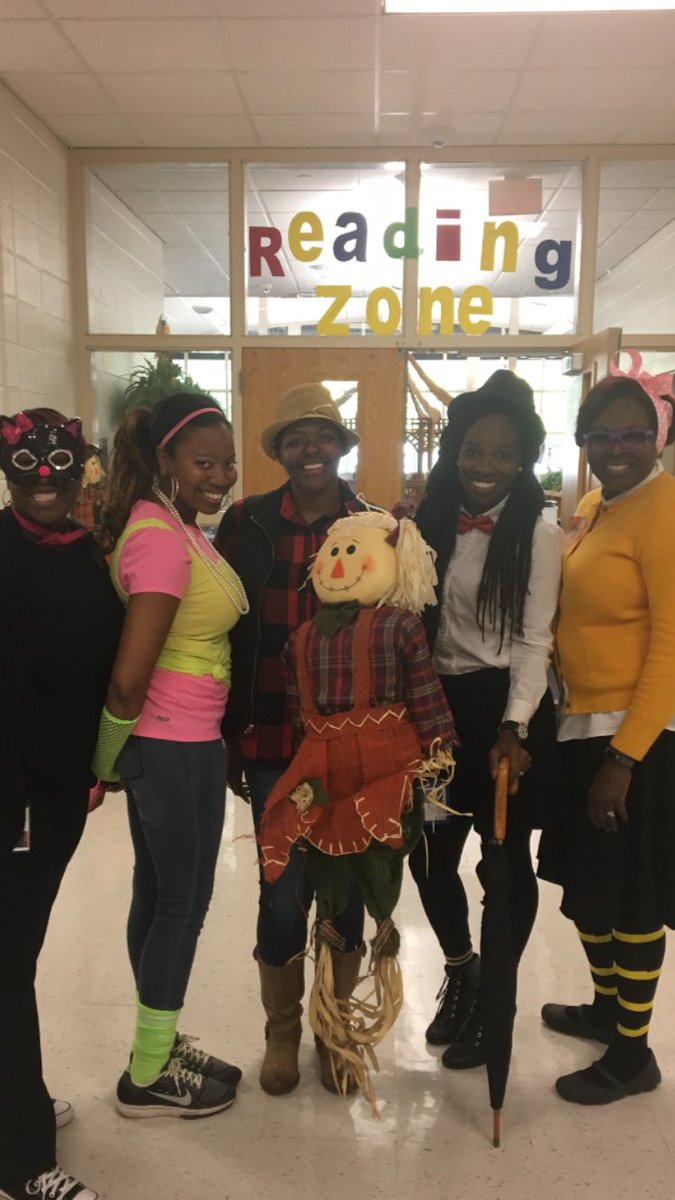 ebonygrace2121's tweet photo. Having fun at CAE. 
Happy Wednesday! @CAE_Principal @TaijuanClayton @AssocSupBattle @CarstarphenMJ @klawrence81 https://t.co/hiNfLMjHaX