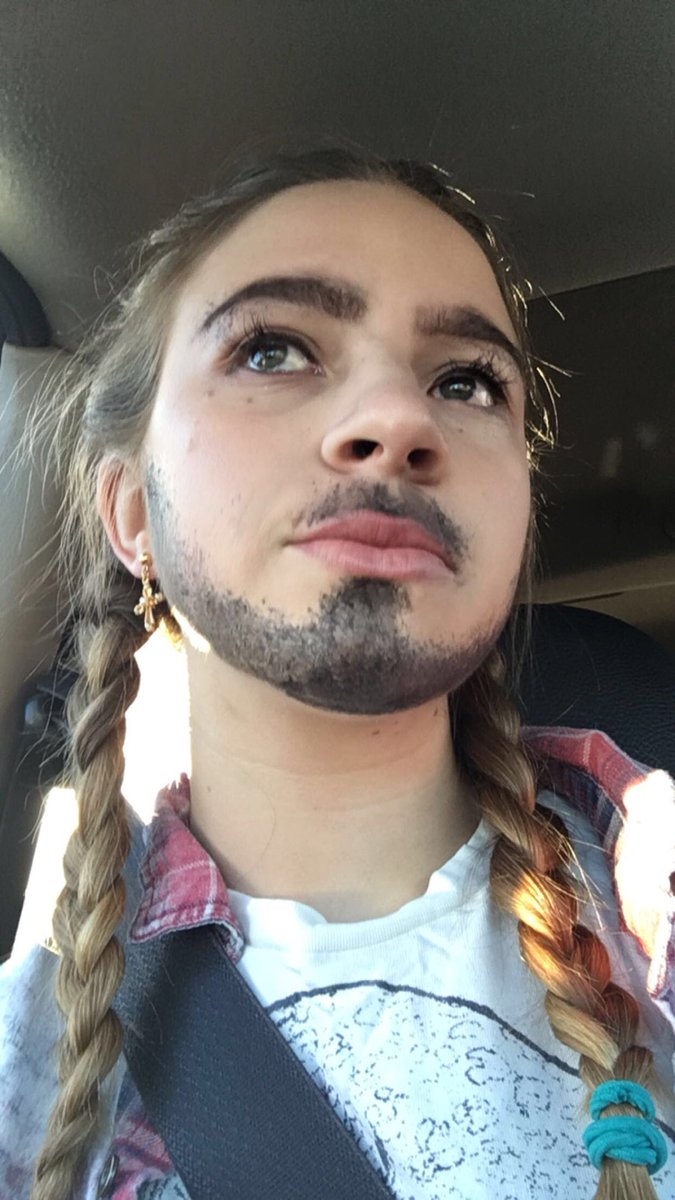 deldel7777's tweet photo. I had an allergic reaction to my beard... @PostMalone does that ever happen to you?? #HappyHalloween2017🎃 https://t.co/ukuVhYEnpH