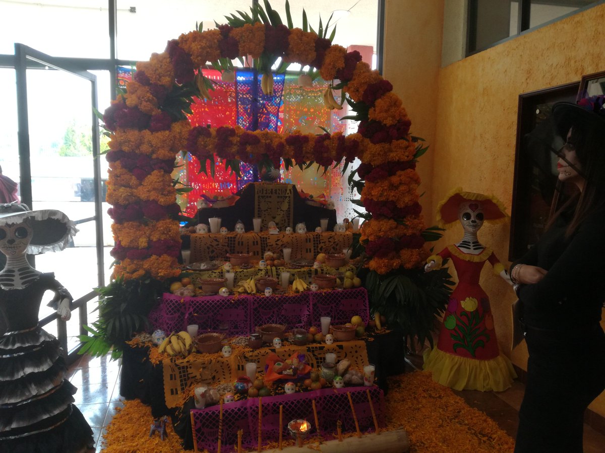 FZuriel's tweet photo. Nuestro altar #Xantolo2017#CulturaCECyTEH https://t.co/TPUs7WzLoX